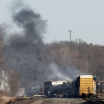 EEUU insiste en que la zona afectada por vertido químico de tren en Ohio es segura