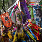 Regresa el multitudinario carnaval de Brasil y las calles se visten de color y samba