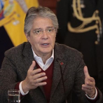 El presidente de Ecuador sale bien de operación tras fracturarse el peroné