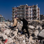 Presidente de Turquía promete construir 200.000 viviendas tras el terremoto