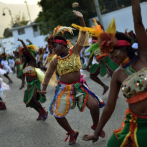 Haitianos celebran un carnaval 
