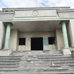 Abandonan el edificio del correo en Los Alcarrizos