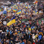 Manifestantes en Berlín piden negociar con Rusia en vez de armar a Ucrania