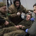 Civiles ucranianos se aferran a la vida en el frente