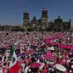 Miles marchan en México contra reformas electorales