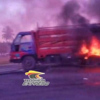 Reportan camión incendiado en el kilómetro 24 de la autopista Las Américas