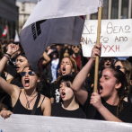 Miles protestan en Grecia por trágico choque de trenes que dejó 57 muertos