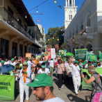 La calle El Conde se viste de verde; Decenas marchan por las tres causales