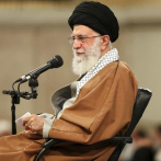 Líder supremo de Irán dice envenenamiento de niñas es un 