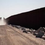 Hallan a más de cien menores migrantes abandonados en carretera de México