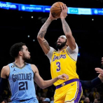 Lakers superan a Grizzlies tras retirar el número de Pau Gasol