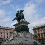 ¡Activistas lo vuelven a hacer! Arrojan pintura contra estatua ecuestre primer rey de Italia