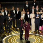 “Everything Everywhere All at Once” arrasa en el Óscar, carga con siete premios