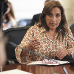Mujeres agreden y zarandean a la presidenta de Perú en región andina