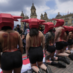 Colombianos se ‘visten’ de toros y piden prohibir corridas