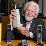 Dejen de mirar la pantalla de sus celulares, dice quien los inventó hace medio siglo