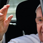 Papa Francisco es dado de alta y bromea sobre su estado de salud: “Sigo vivo”