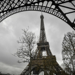 Una segunda torre Eiffel acompaña en París a la original