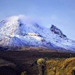 Evacuan zonas aledañas al volcán Nevado del Ruiz en Colombia ante riesgo de erupción