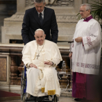 El papa no acudirá al Coliseo para el Via Crucis y lo seguirá en el Vaticano