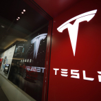 Tesla ofrece a algunos de sus trabajadores en EE.UU. un aumento salarial del 10 %