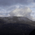 Volcán Nevado del Ruiz arroja ceniza en al menos 2 pueblos colombianos