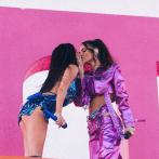 Becky G y Natti Natasha terminaron con un beso en la boca su presentación en Coachella