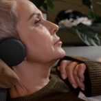 Audífonos reducen riesgo de demencia en personas con problemas de audición, según un estudio
