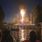 Dragón se incendia en el parque Disneyland de California
