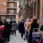 España prevé regularizar a decenas de miles de inmigrantes más cada año