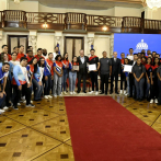 Presidente Luis Abinader recibe estudiantes ganadores de competencia en la NASA