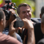 Policía brasileña allana vivienda de Bolsonaro y confisca su teléfono