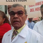 Médicos y residentes protestan por la terminación del Hospital Padre Billini