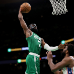 Celtics arruinan el regreso de Embiid y empatan serie