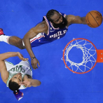 Harden define por 76ers ante Celtics en tiempo extra