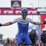 Matthews se lleva la tercera etapa del Giro de Italia, Evenepoel sigue líder