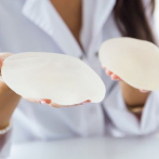 Sin senos sí hay paraíso: Cuando retirar prótesis mamarias devuelve la vida