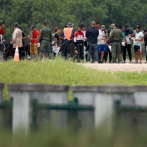 Entregarse en la frontera: la esperanza de migrantes de poder entrar a EEUU