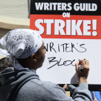 Sindicato de Directores inicia sus negociaciones con la huelga de guionistas en la sombra