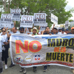Comerciantes reclaman demolición de muro autopista de San Isidro