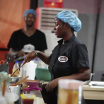 Chef nigeriana cocina sin parar durante 100 horas para establecer un nuevo récord mundial