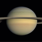 Saturno, primer planeta con más de cien lunas