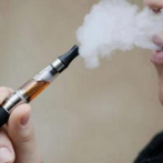 Los cigarrillos electrónicos, un negocio sin regulación que amenaza la salud de jóvenes y adultos