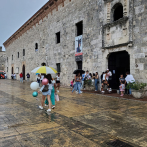 A pesar de las lluvias, turistas visitan museos de la Ciudad Colonial durante La Noche Larga
