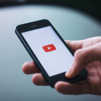 YouTube prueba una herramienta impulsada por IA que permite el doblaje de vídeos en otros idiomas