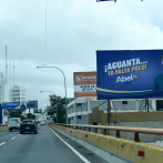 El Gran Santo Domingo, abarrotado de carteles políticos un mes antes de la precampaña