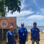 Yeni, Marcia, Alejandro y el difícil trabajo de limpiar la Playa Montesinos