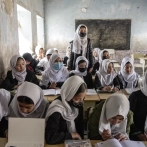 Envenenan a casi 80 niñas afganas