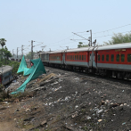 Servicio de trenes se reanuda en India 51 horas después de mortífero accidente