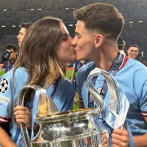 Julián Alvarez, campeón en el Mundial y la Champions, celebró el éxito con su novia